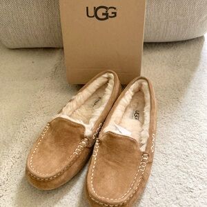 NEW/ UGG Classic Suede Loafers, Ansley Water Resistant Slipper, Chestnut Suede 6
